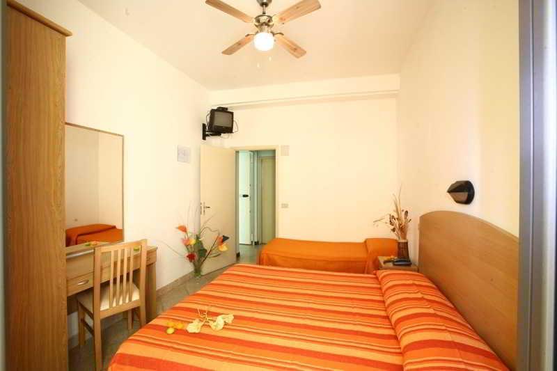 Hotel Italy Misano Adriatico Exterior photo
