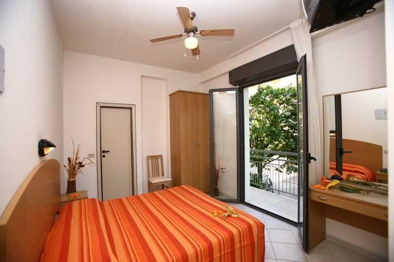 Hotel Italy Misano Adriatico Exterior photo