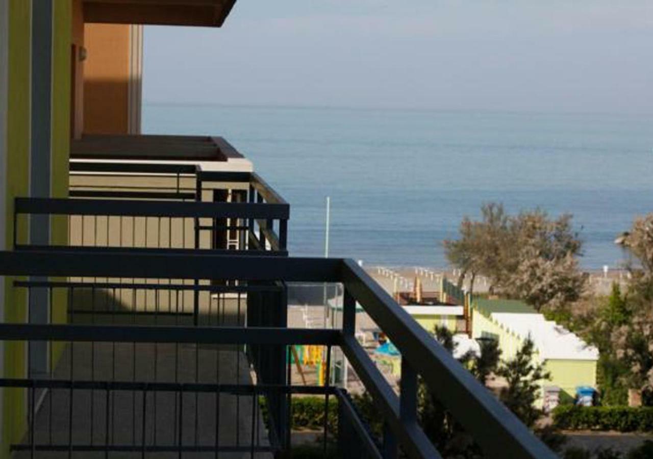 Hotel Italy Misano Adriatico Exterior photo